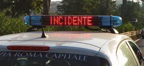 Incidente stradale, scooter contro veicolo esercito 1 Veicolo ei incidente
