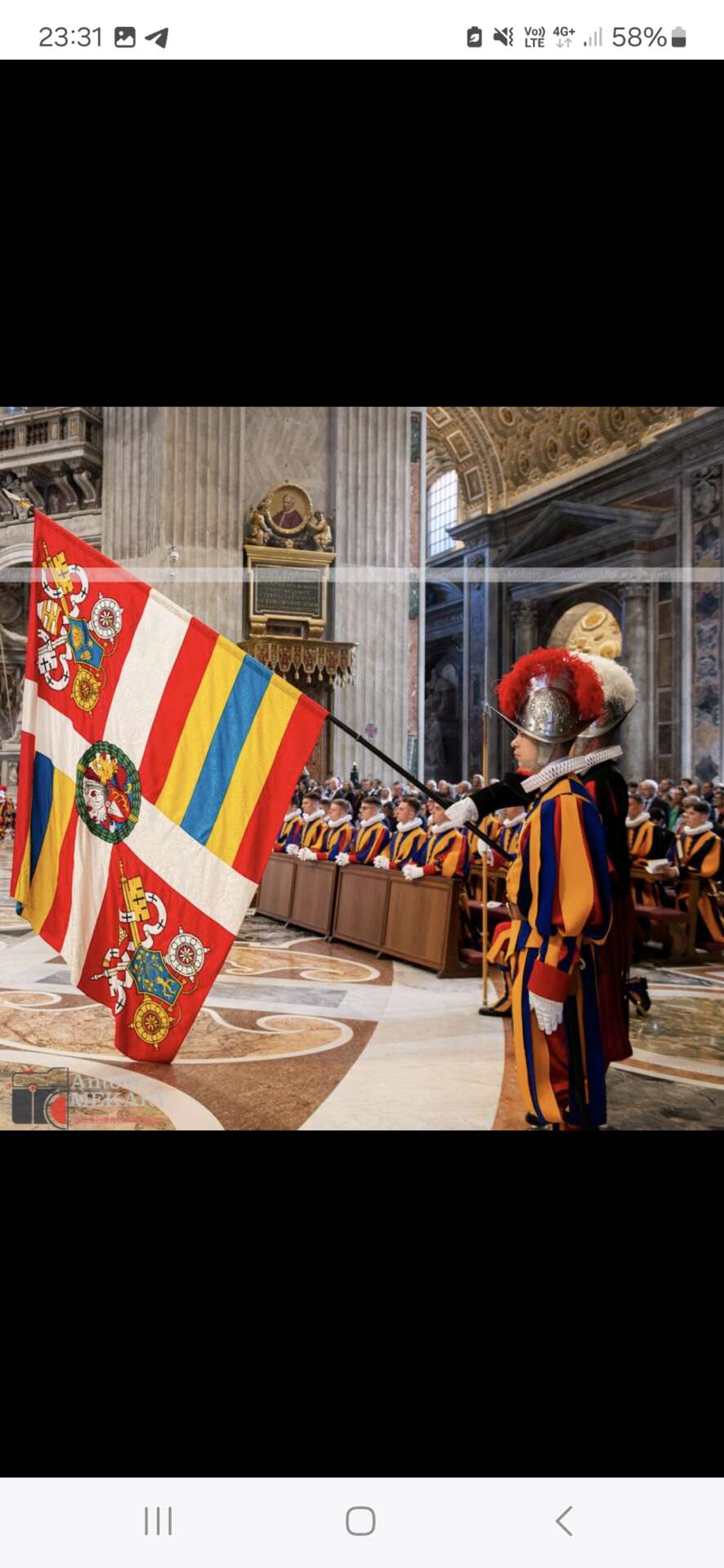 guardia svizzera si avvicina il giorno del giuramento Difesa Magazine