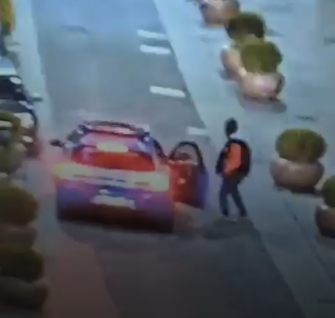 Poliziotto "spazza" a terra individuo 9 poliziotto spazza a terra individuo 8 Difesa Magazine