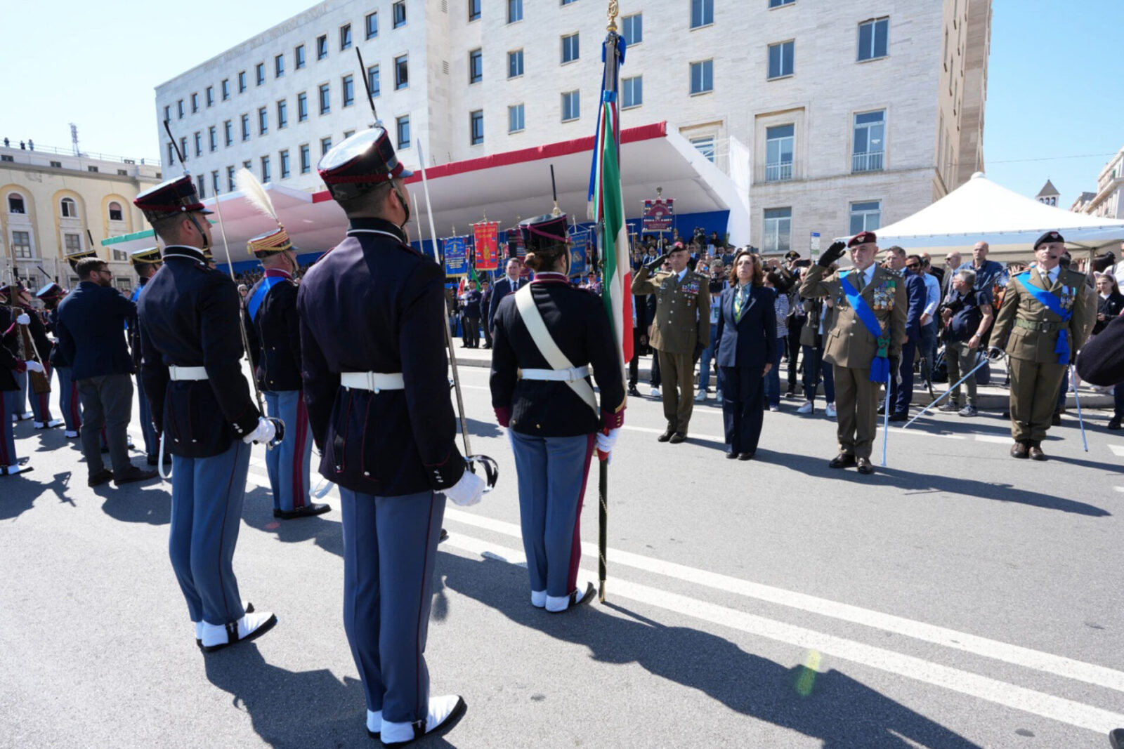 164esimo dell'esercito, un successo la cerimonia a Bari 2 164esimo dellesercito un successo la cerimonia a bari 1 Difesa Magazine