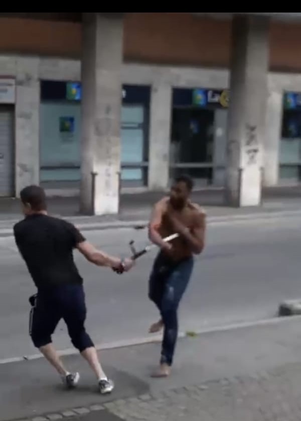 Bologna, i carabinieri immobilizzano con il taser un cittadino straniero 1 Bologna aggressione