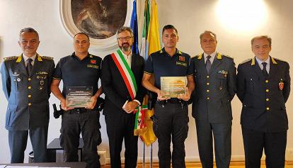 Finanzieri eroi, in attesa di un degno riconoscimento... 1 Finanzieri eroi, consegna targa