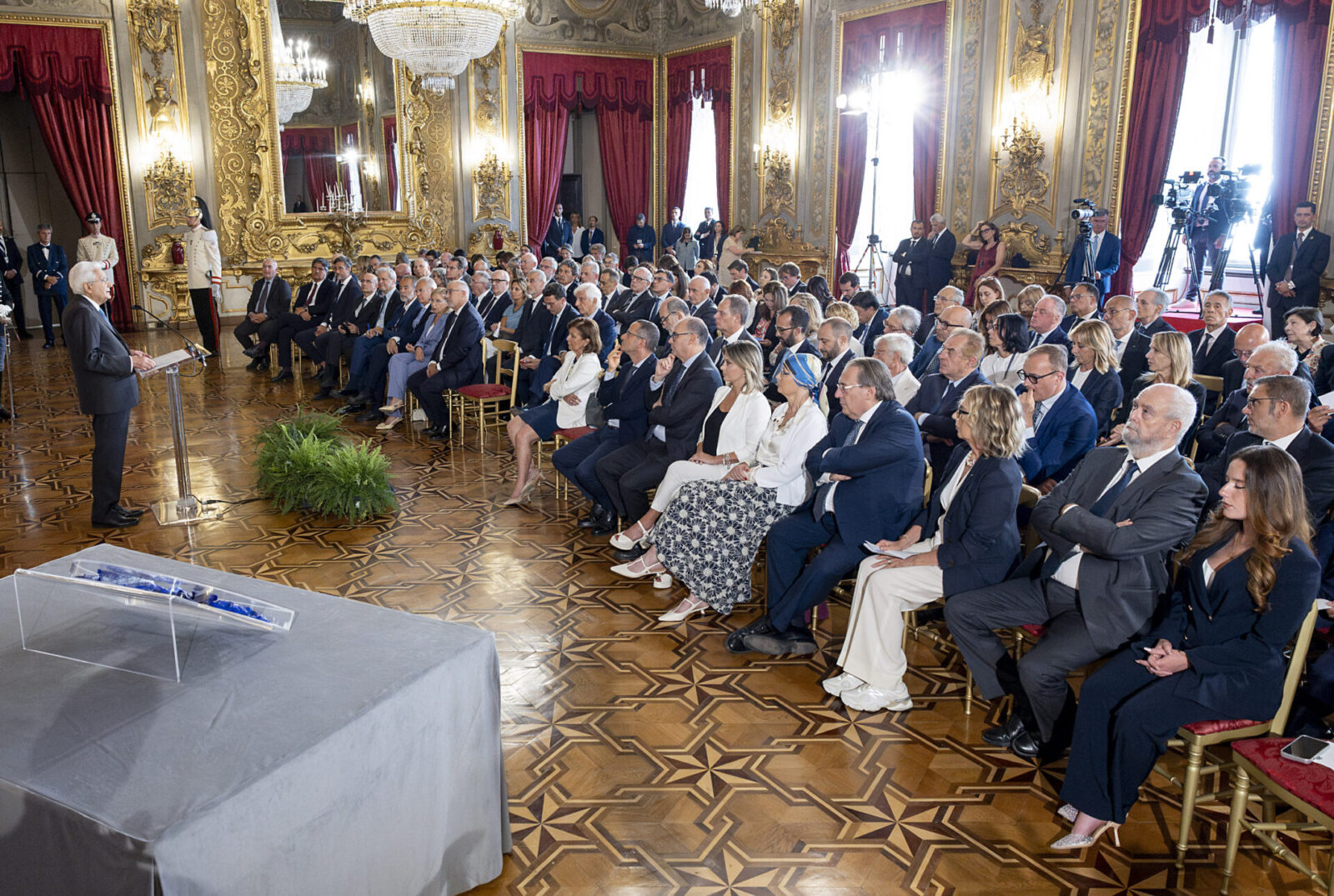 Mattarella bacchetta Russia e Israele 2 Mattarello ventaglio