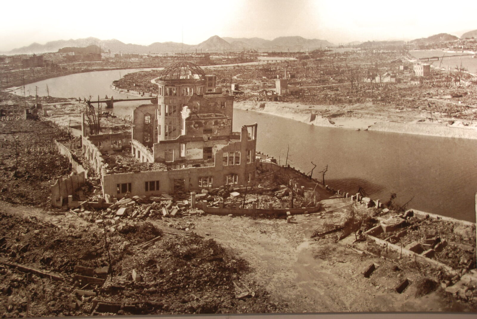 HIROSHIMA: L’ORIGINE OSCURA DEL POTERE NUCLEARE 2 Hiroshima