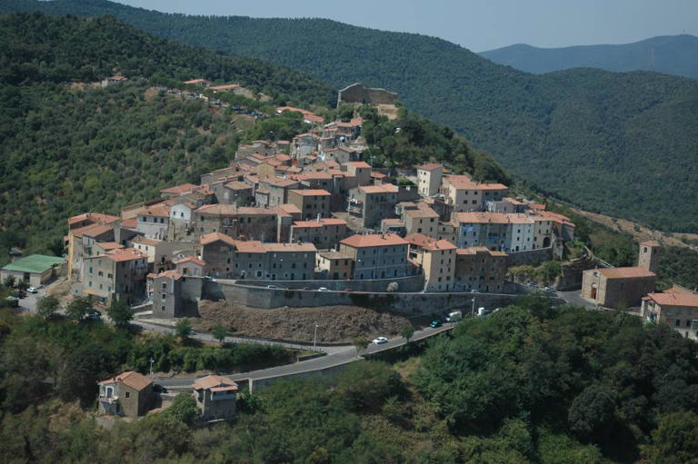 La chiusura di una Stazione dell'Arma... 1 Stazione cc di Buriano