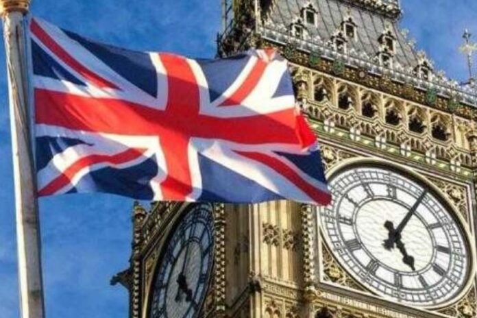 Il ritorno dell’Inghilterra profonda e il volto strategico della protesta anti-immigrazione 1 londra flag