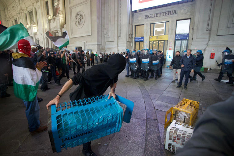 L'Italia, il paese che non sa manifestare 2 Manifestazione Milano