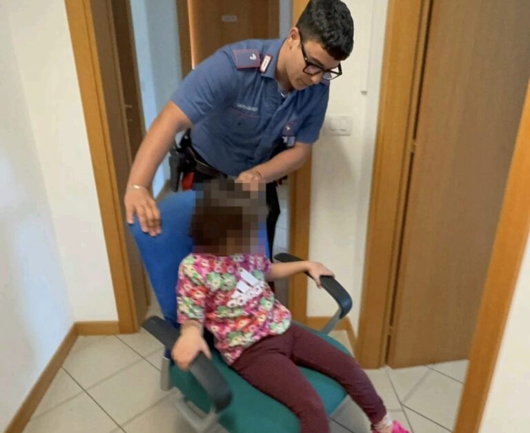pordenone un attimo di distrazione e i carabinieri sostituiscono i nonni 1 Difesa Magazine