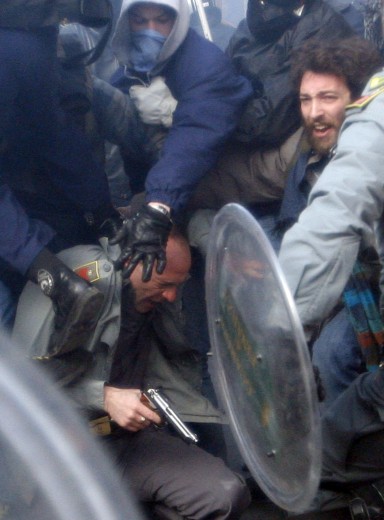 Spara tu per primo, ti prego, sii cortese...🎶 2 spara tu per primo ti prego sii cortese 1 Difesa Magazine