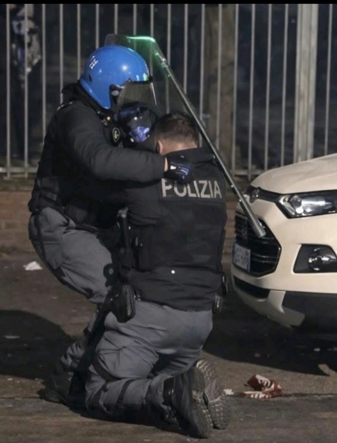 Torino, poliziotto aggredito e ferito, le sue condizioni 3 torino poliziotto aggredito e ferito le sue condizioni 2 Difesa Magazine