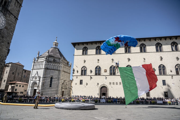festa in piazza per il 183esimo Difesa Magazine